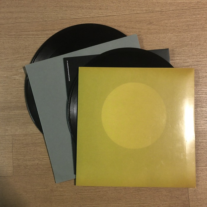 Disco in vinile con etichetta neutra, fotografia di riferimento